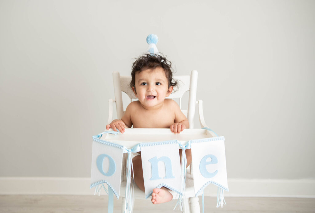 Light and airy first birthday baby in Valerie Maria Photography studio